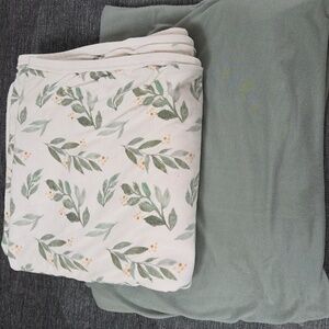 Copper Pearl Three-Layer Quilt Fern & Fitted Crib Sheet Briar